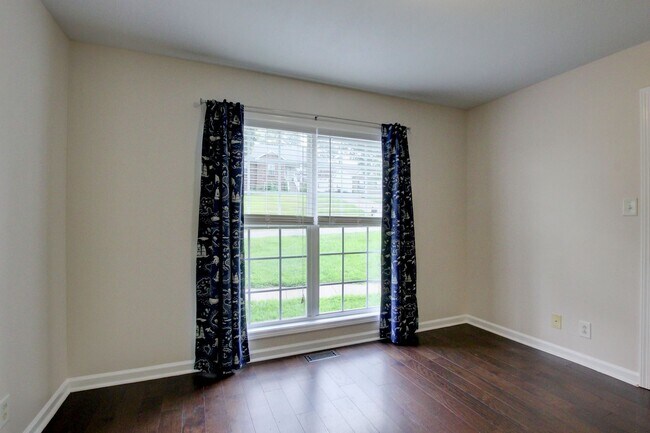 Building Photo - 3 bed 2 bath w sweet basement.  Go