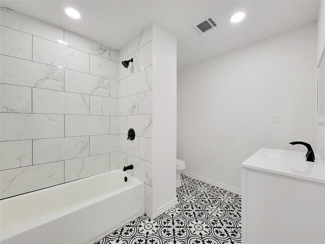 Building Photo - 2731 Rd 5724