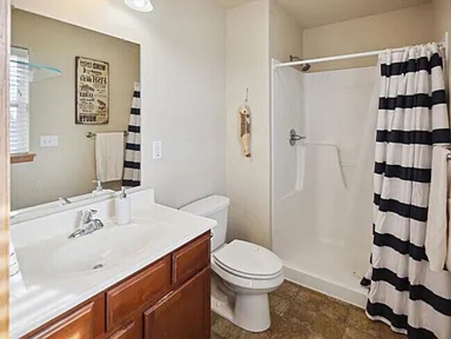 Building Photo - Coralville 4 Bedroom 4 Bath 3 Level Town H...