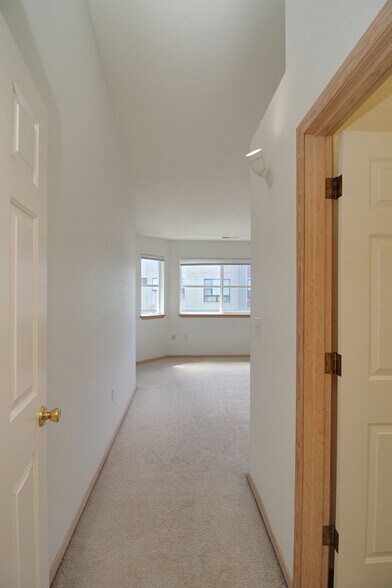 Building Photo - 3413 SW Moss St
