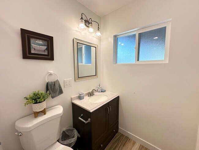 Building Photo - AVAILABLE NOW!! 3 BEDROOM 3 BATHROOM HOME IN JOSHUA TREE!