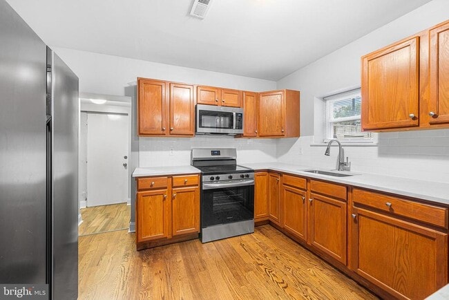 Building Photo - 3645 Emerald St