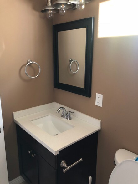 Building Photo - 3604 Hazard Ave