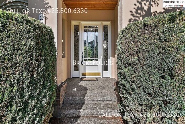 Building Photo - Luxurious 4-bedroom home in Sammamish with...
