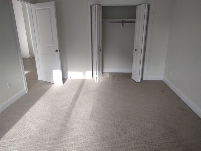 Building Photo - 10 Franklin Ave