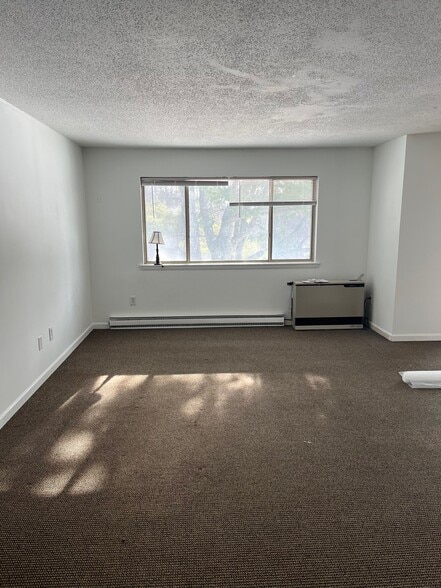 Building Photo - 234 Quarry Hill Rd