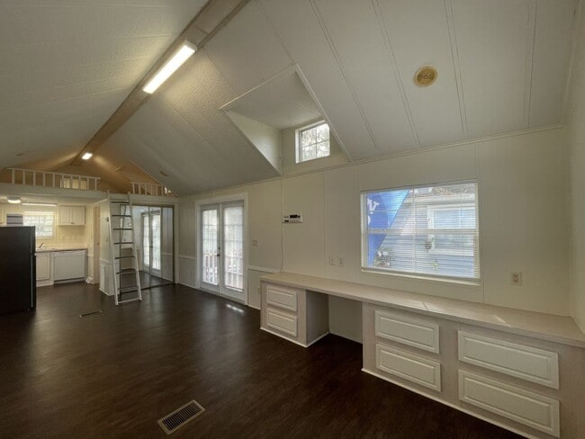 Building Photo - 36010 Sand Rd