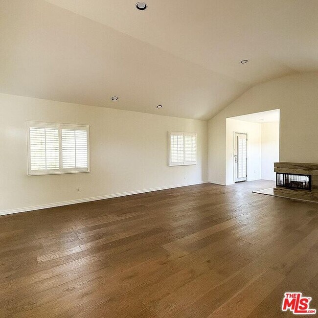 Building Photo - 15020 Encanto Dr