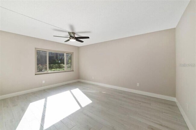 Building Photo - 13 Escondido Cir
