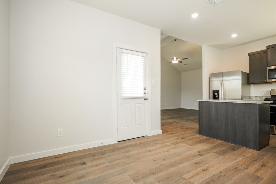 Building Photo - 1536 Harvester Dr