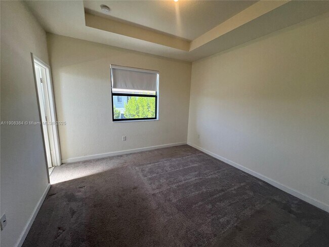 Building Photo - 11080 W 32nd Ln