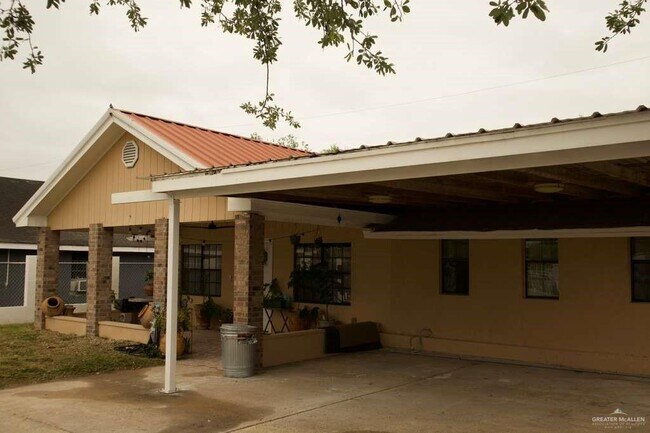 Building Photo - 15505 Ebony St