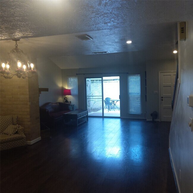 Building Photo - 726 Country Pl Dr