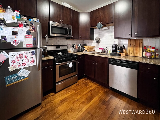 Building Photo - 1664 W Farwell Ave