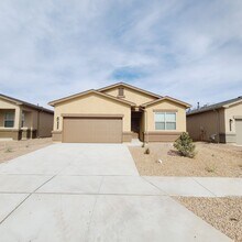 Building Photo - 4 bed 2 bath home in Huning Ranch! Newly Built