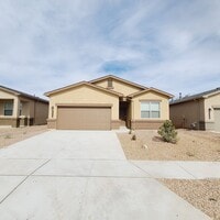 Building Photo - 4 bed 2 bath home in Huning Ranch! Newly Built
