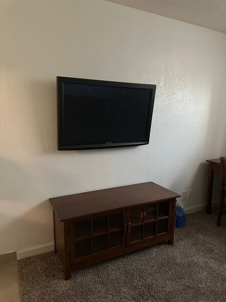 Building Photo - 2410 Rio Dr