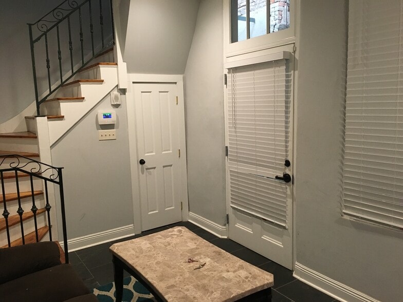 part of living room - 629 Saint Peter St
