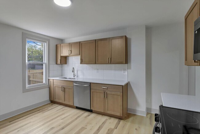 Building Photo - 2486 Findley Ave