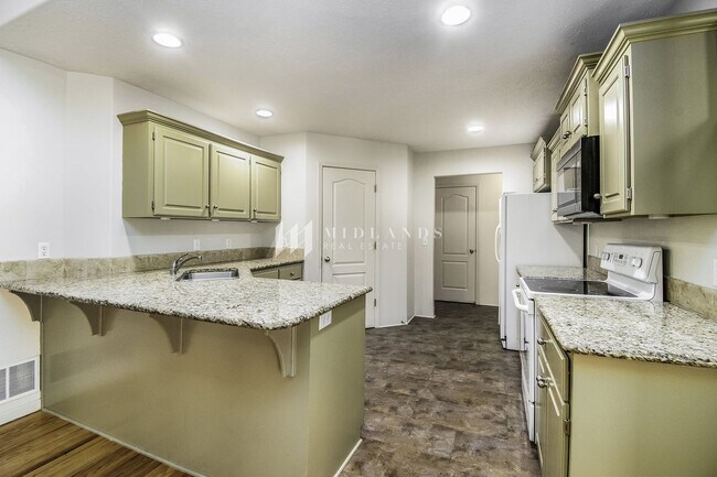 Building Photo - Luxury Duplex in Shadow View