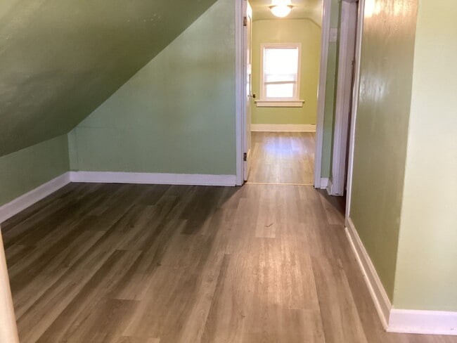 Building Photo - 2 BR Single Family in West Allis