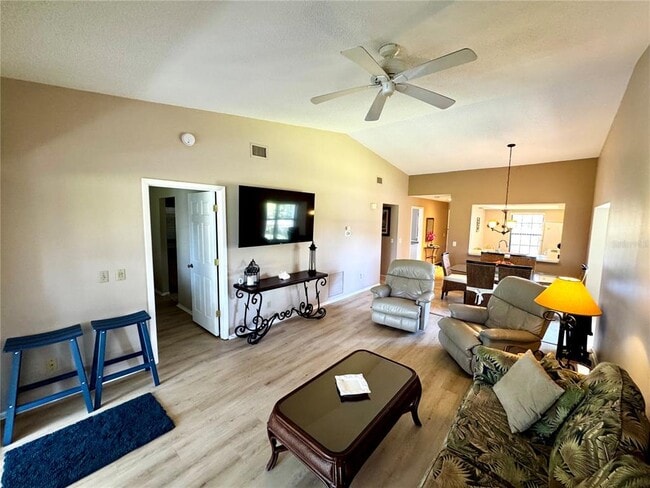 Building Photo - 4644 Weybridge St