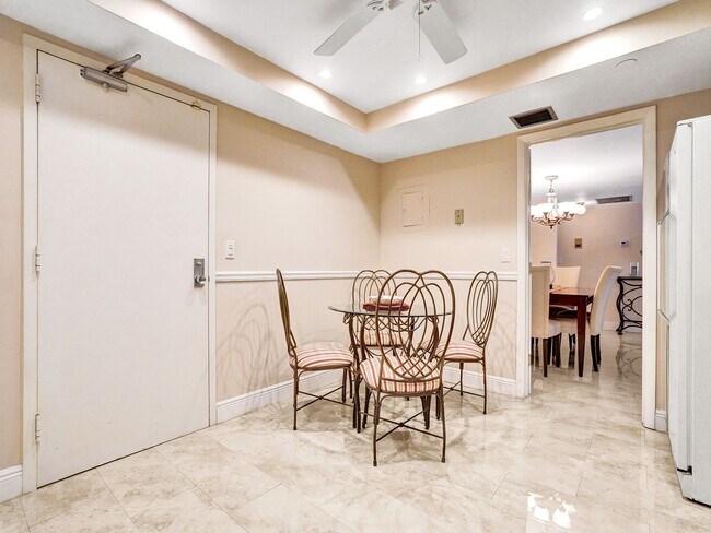 Building Photo - 3200 Port Royale Dr S