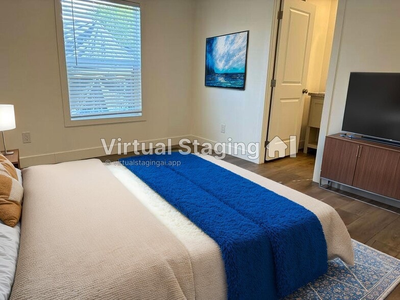 Building Photo - 2060 N Center St