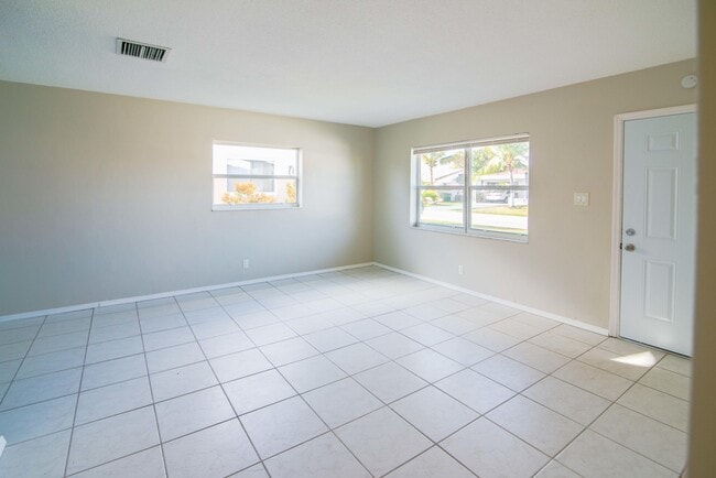 Building Photo - 8524 NW 57th Ct