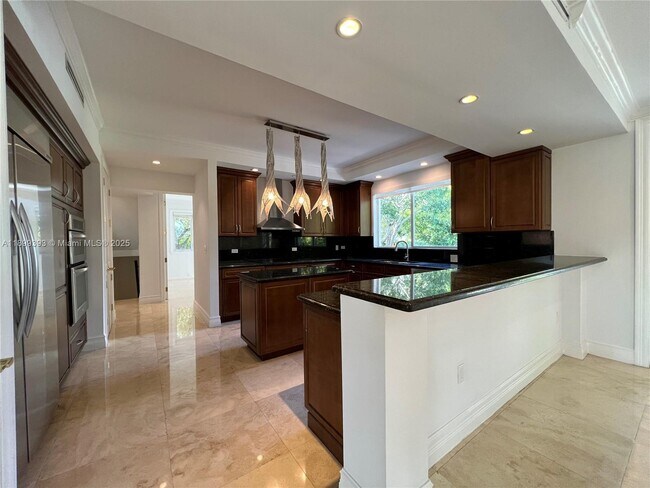 Building Photo - 573 Satinwood Dr