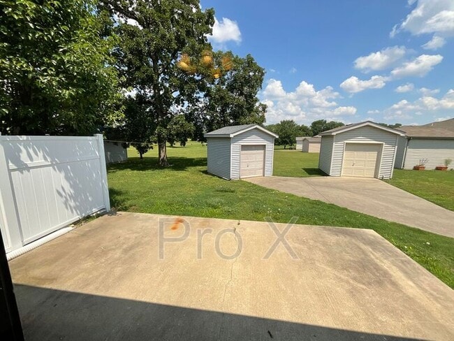 Building Photo - 124 W Briarbrook Ln