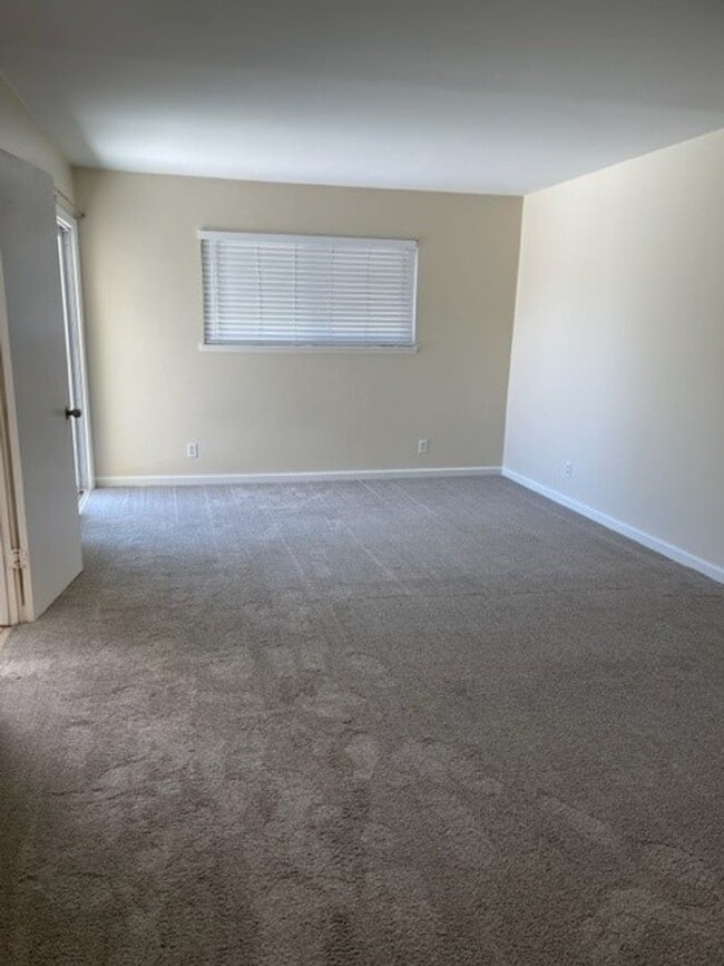 Building Photo - Nicely Upgraded Single Story Home in Vande...