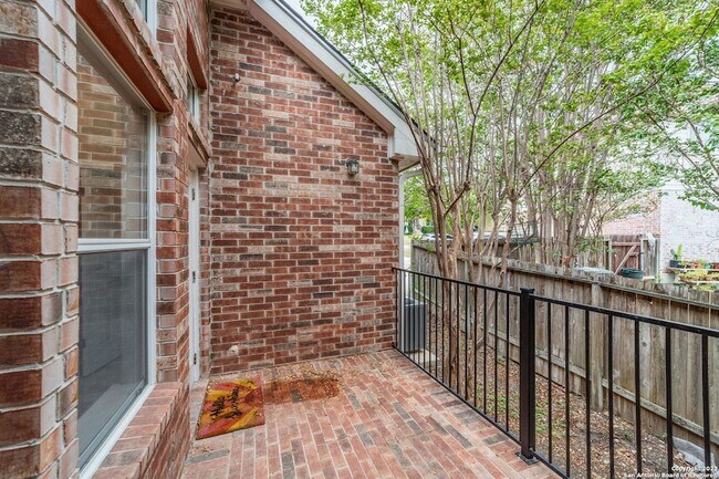 Building Photo - 18605 Elmbrook