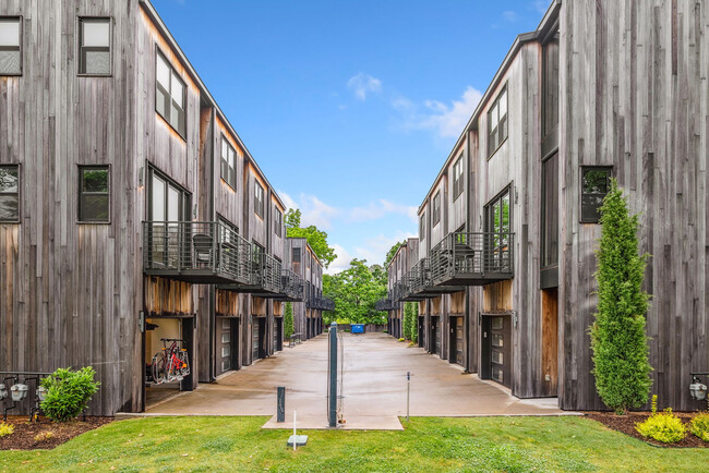 Building Photo - 317 NE Burwood Mews
