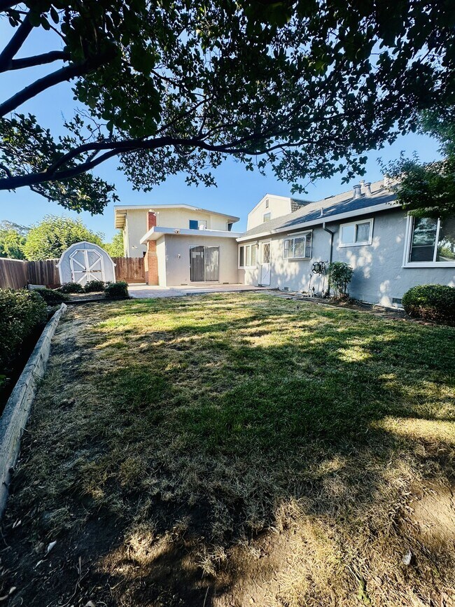 Building Photo - 3178 Hillview Ct
