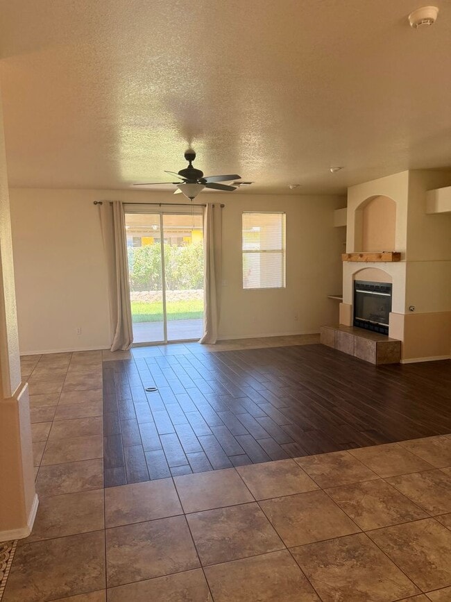 Building Photo - Great Location on Cul de Sac Lot