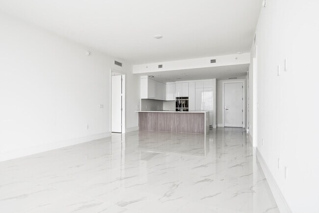 Building Photo - 220 Lake Shore Dr