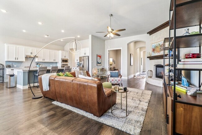 Building Photo - 847 Longbranch Way