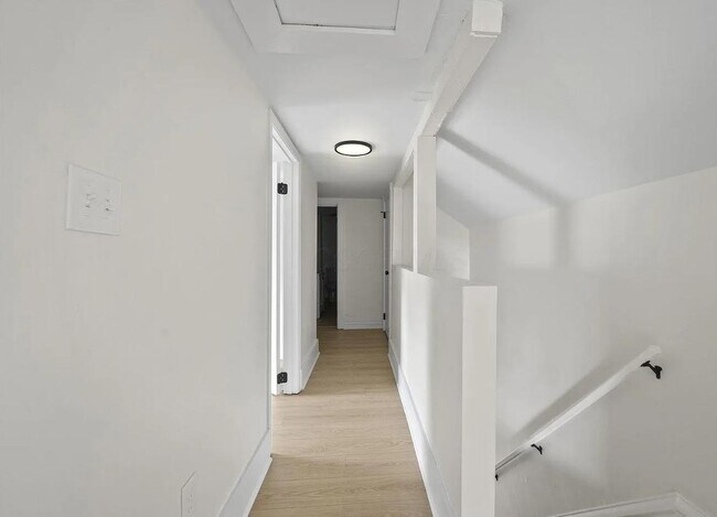 Building Photo - 308 S Highland Ave