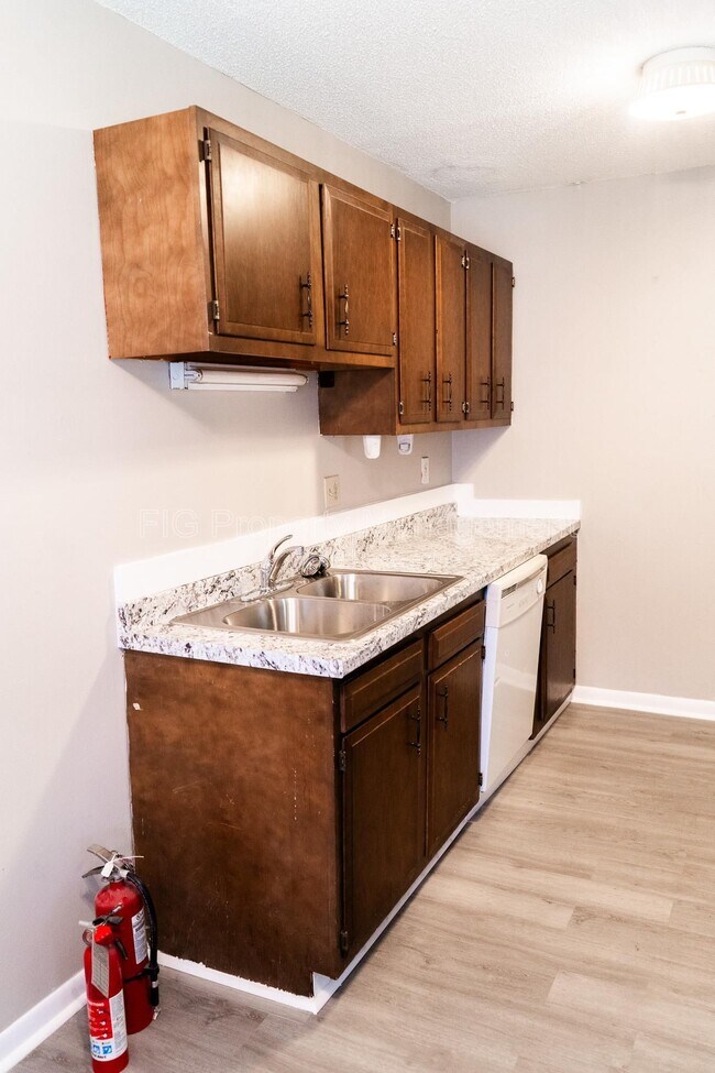 Building Photo - 129 Hillcrest Dr