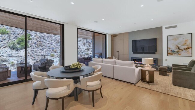 Building Photo - 5000 N Camelback Rdg Dr