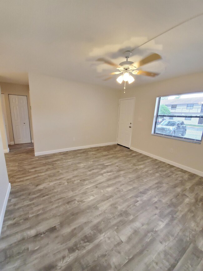 Building Photo - 6040 Shaker Wood Cir