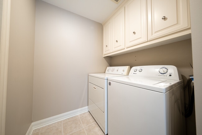 Building Photo - 3290 N Shore Dr