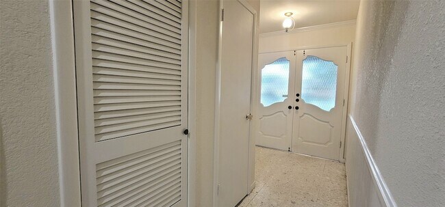 Building Photo - 5624 Woodway Dr