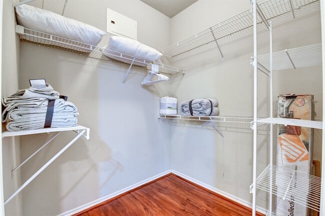 Building Photo - 2400 McCue Rd