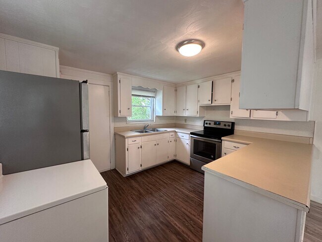 Building Photo - For Rent – $1,100/month | 2 Bed | 1 Bath