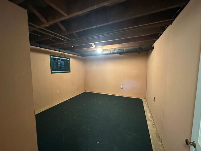 Building Photo - House in Bedford with Lot of Outdoor Space.