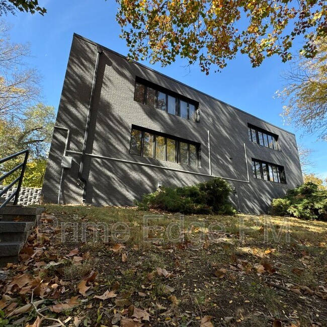 Building Photo - 2343 B St