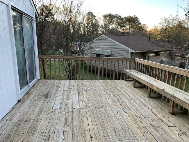 Building Photo - 3 bedroom & office -2 baths -2 car carport - washer/dryer hook ups - Den and formal living room- ...