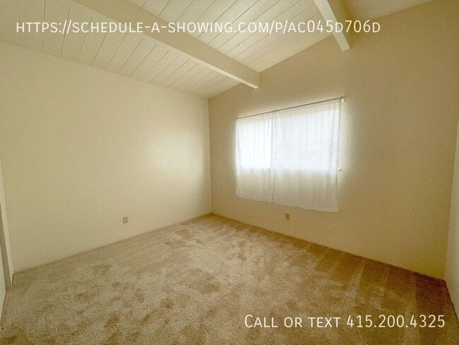 Building Photo - 1615 Flores St